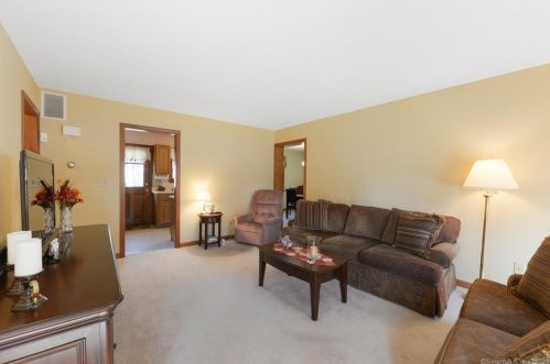 13 Rockhaven Dr, Glastonbury, CT 06033-5305