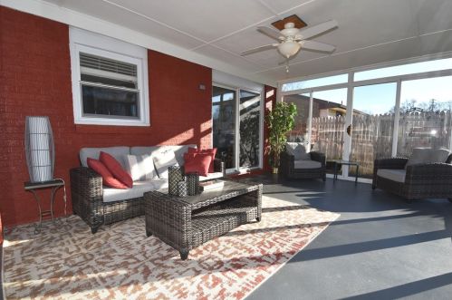 4669 Marina Dr, Whitaker PA  15120-2981 exterior