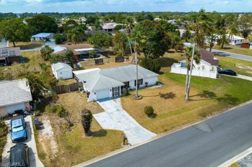 25 Burrstone Ave, Lehigh Acres, FL 33936-5909