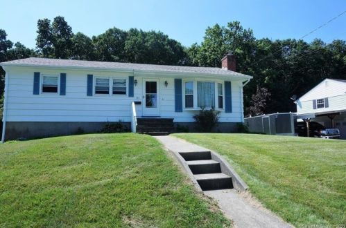 111 Park Avenue Ext, Uncasville, CT 06382-1818