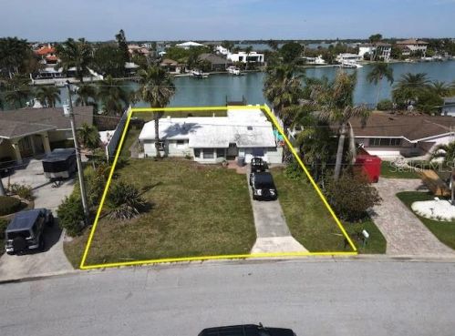 36 Dolphin Dr, Saint Petersburg, FL 33706-3113