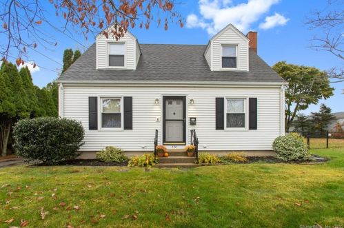 378 Eastern Point Rd, Groton, CT 06340-5152