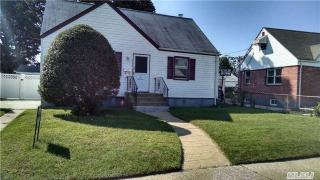 38 Grant St, Hempstead, NY 11550-6615