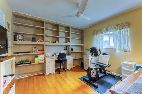 7440 Twin Sabal Dr, Hialeah FL  33014-2529 exterior