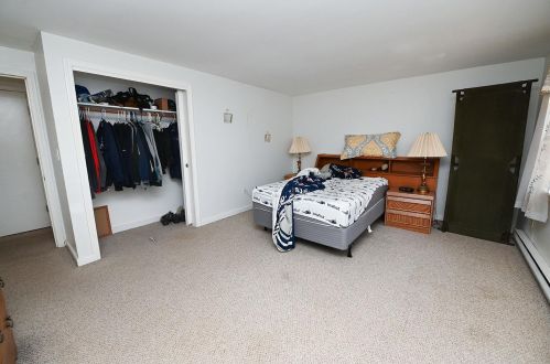 17 English Range Rd, Derry NH 03038-5323 exterior