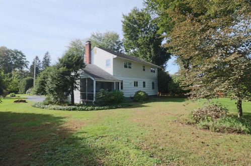 16 Gilbert Dr, Hyde Park NY  12538-2404 exterior