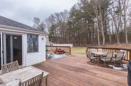 9 Country Side Dr, Nashua NH  03062-1161 exterior