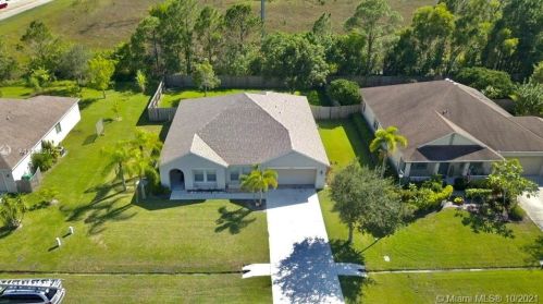 5822 Allyse Dr, Fort Pierce, FL 34986-4649