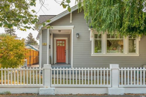 514 Brown St, Santa Rosa, CA 95404-5015