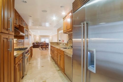 6635 Matilija Ave, Van Nuys CA 91402-5430 exterior