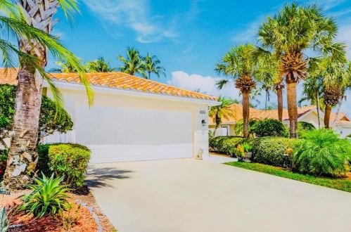 4199 Los Altos Ct, Naples FL  34109-1315 exterior