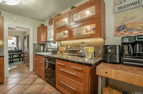 229 Euclid Ave, Long Beach CA  90815-2518 exterior