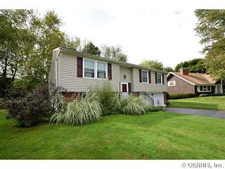 29 Newport Dr, Rochester, NY 14624-4251