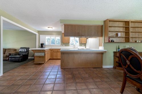 913 Woodrow Ave, Modesto CA  95350-1235 exterior