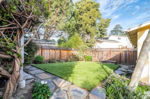 2800 Kingsland Ave, Oakland CA  94619-3325 exterior