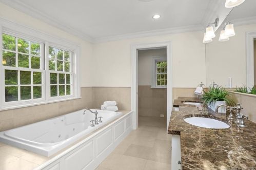 882 Silvermine Rd, New Canaan CT  06840-4332 exterior