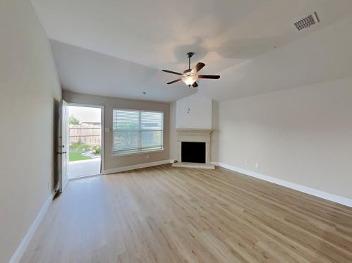1337 Shelley Dr, Burleson, TX 76028-9410