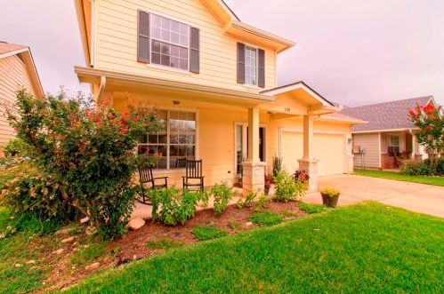 130 Greenside Ln, Georgetown TX  78633-4396 exterior