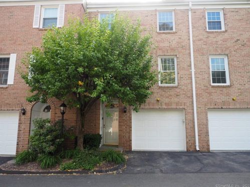 71 Kingswood Dr, Bethel, CT 06801-1834