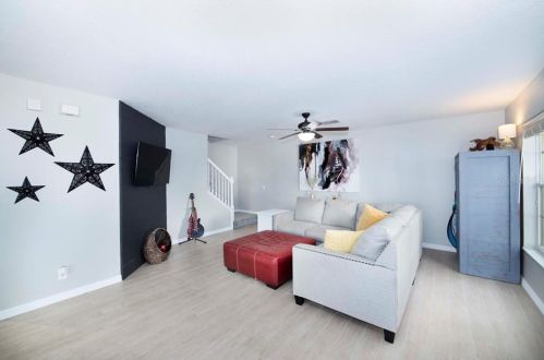 3865 Island Way, Saint Petersburg FL  33705-6450 exterior