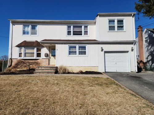 369 Heathcote Rd, North Lindenhurst, NY 11757-1744