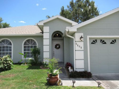 6808 Frost Ter, Fort Pierce, FL 34952-8235