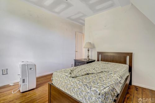 30 Freeman St, Woodbridge NJ  07095-3423 exterior