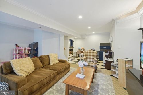 610 Poplar Dr, Falls Church VA  22046-2838 exterior