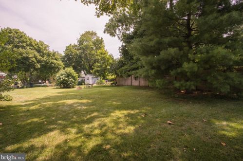 1 Maple Ave, Paoli, PA 19301-1215