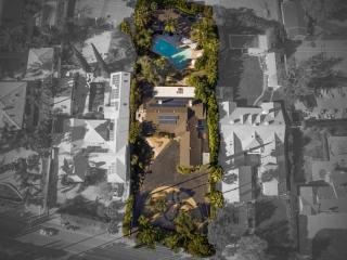 4461 Hayvenhurst Ave, Van Nuys, CA 91436-3299
