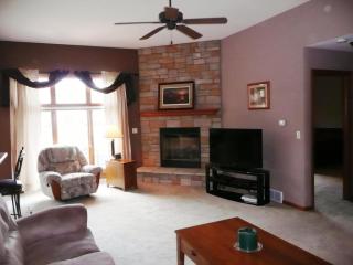 371 Redding Cir, Belgium, WI 53004-9453
