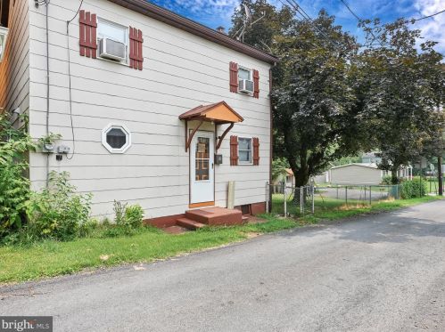 10 Columbia Ave, West Cressona, PA 17929-1202