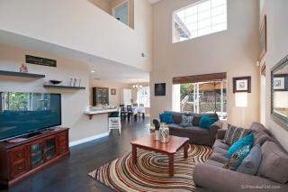 1708 Creekside Ln, Vista, CA 92081-4551
