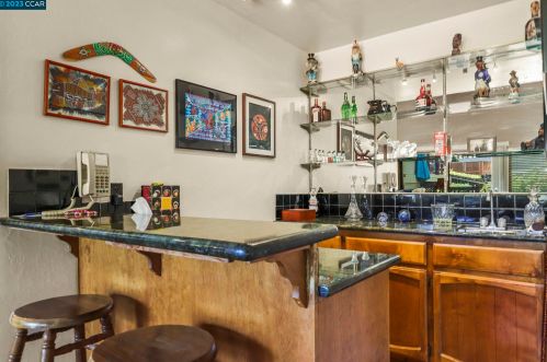 5525 Merritt Dr, Concord CA 94521-4708 exterior