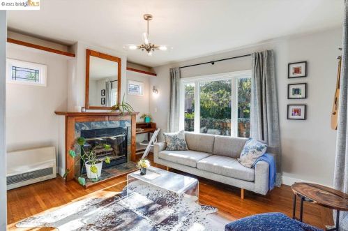 5912 Fremont St, Oakland CA 94608-2217 exterior