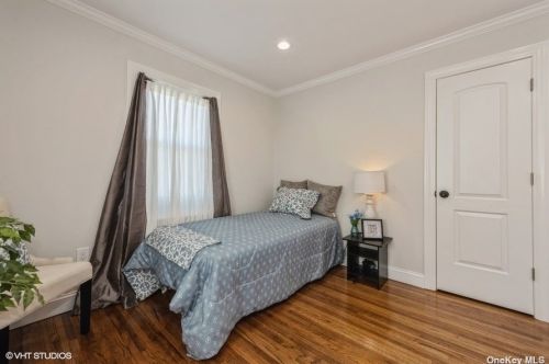 1805 Grant Ave, Seaford NY  11783-2318 exterior