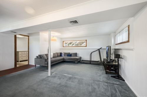 7 Newbrook Ln, Elwood NY  11731-5230 exterior