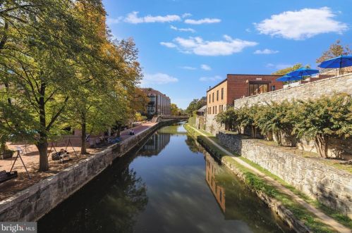 1015 33rd St, Washington DC 20007-3520 exterior