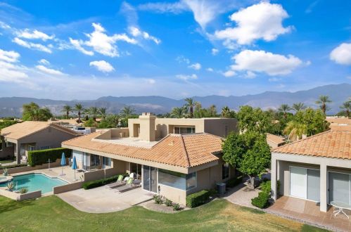 8 Oak Tree Dr, Rancho Mirage CA  92270-1612 exterior