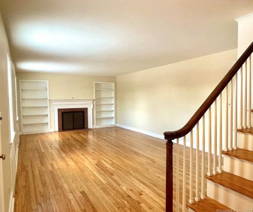 33 Calhoun Ave, Bridgeport, CT 06611-2449