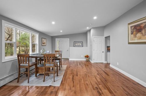 9 Stuart Dr, Coventry RI  02816-7011 exterior