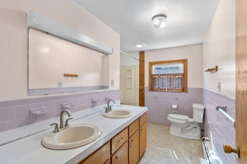 1 Cole St, Salem NH  03079-3931 exterior