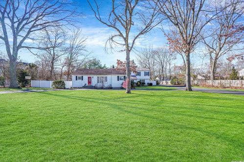 136 Rustic Rd, South Setauket, NY 11720-4068