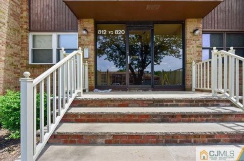820 Sharon Garden Ct, Woodbridge, NJ 07095-4339