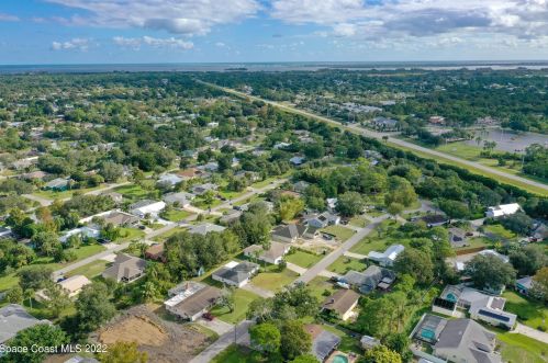 668 Forster Ave, Sebastian FL  32958-4828 exterior