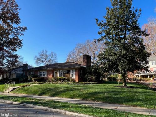 43 Oak Ln, Swatara, PA 17033-1551