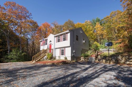 29 Green Rd, Raymond, NH 03077-1740
