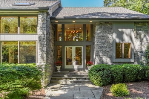 16 Stonewood Dr, Lyme, CT 06371-1845