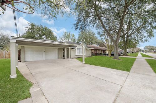 706 Lambuth Ln, Deer Park, TX 77536-6358