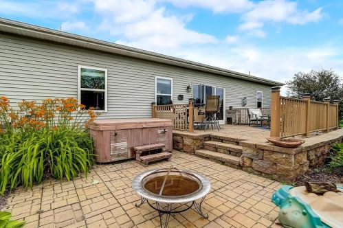 1023 Badger Dr, Lake Mills WI  53551-1774 exterior